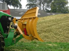 lame-sure-le-vatrice-en-position-basse-option-re-hausse-ensilage_4b74c3b72b006c4a